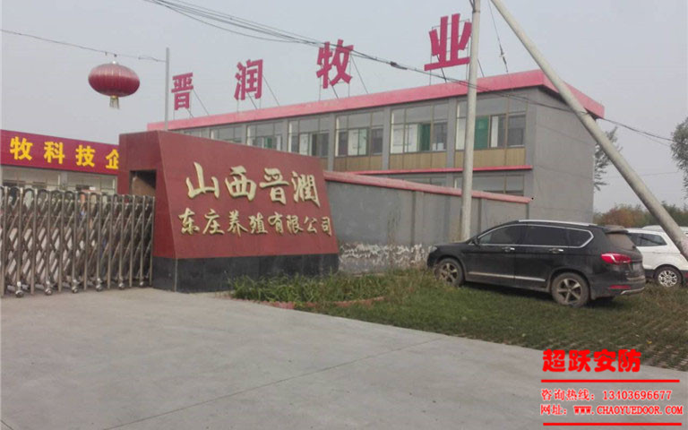 2017年10月24日晉潤(rùn)牧業(yè)伸縮門維修完工