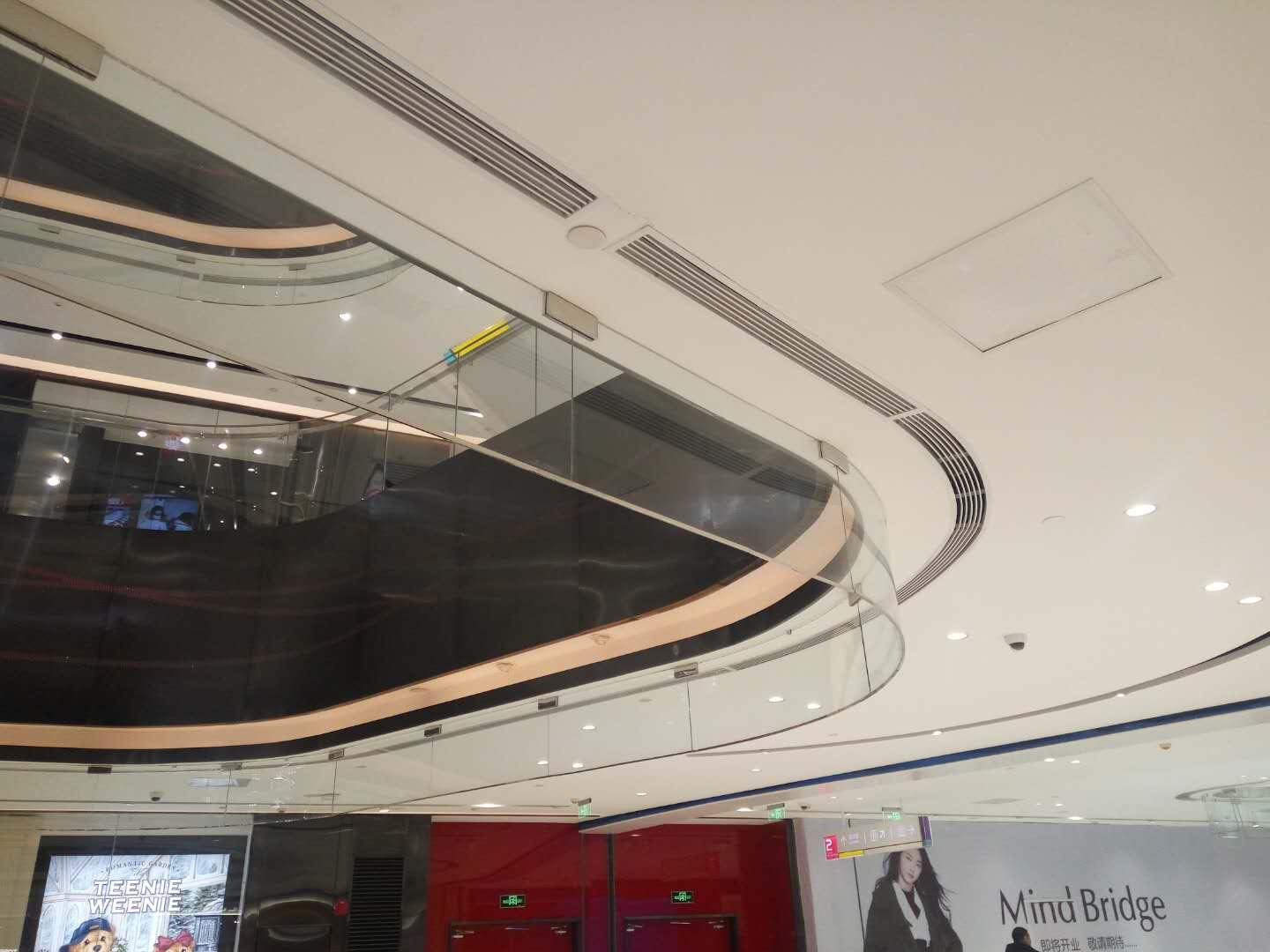 2017年11月23日華宇工地擋煙垂壁順利完工！